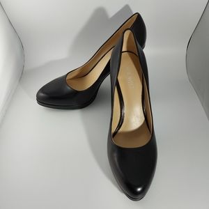 Nine West Black Leather Pumps size 7.5